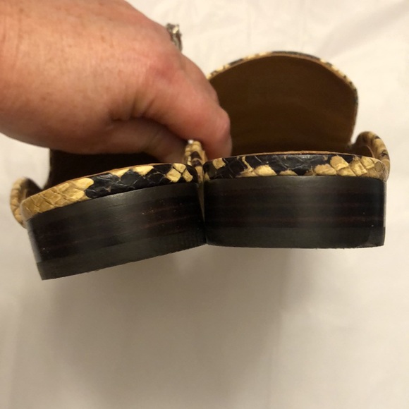 Tory Burch Mini Benton Loafer Slide w/Charm in Sand Drift Embossed. Size 7.5. - Picture 9 of 14